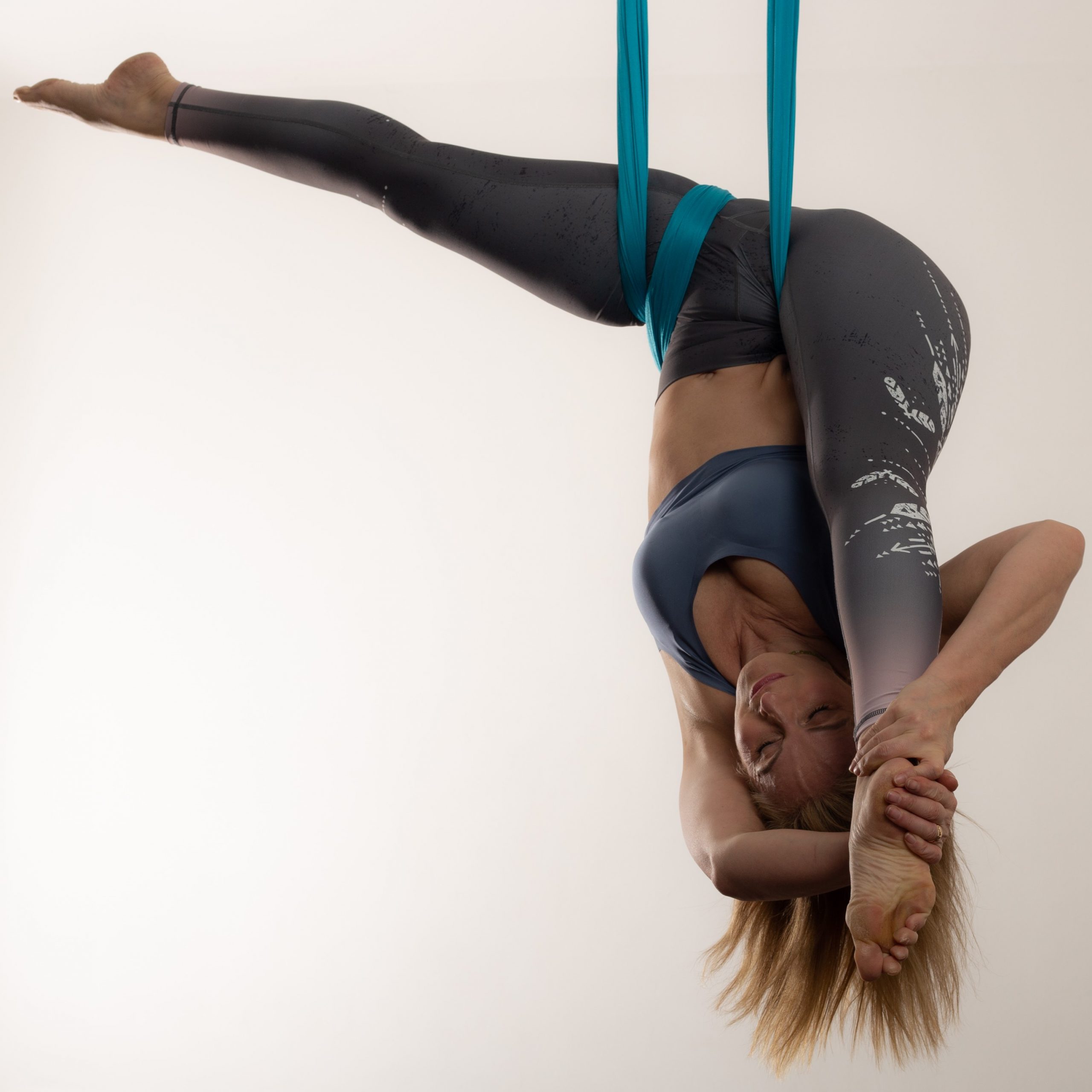 Blå himmel Yoga Aerial Yoga Teacher Training